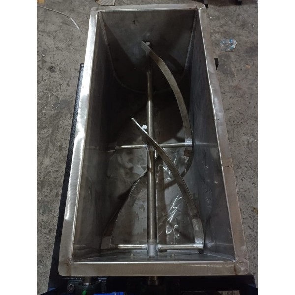 Semi Automatic Spice Powder Mixer Machine